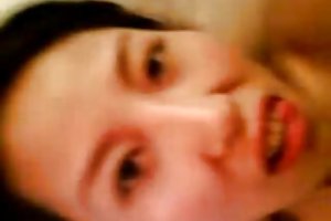 Tispe gjør blowjob