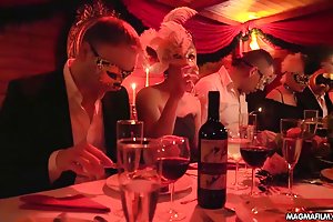 To swinger par knuller i gruppe sex