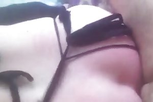 Små devushka pisket med kingpin med cusotom på briller