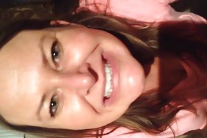 Brunette med en rik indre verden knulle agent i casting
