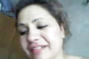 Svingete blonde gjør blowjob leieboer med påfølgende sex