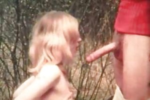 Hjemmelaget sex med busty milf på kjøkkenet