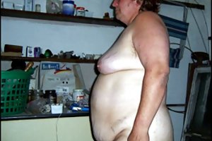 Terapeuten behandler busty brunette stormfull orgasme