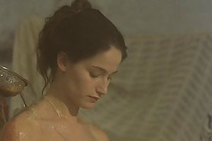Fyren med håret dratt kjæreste etter jerking off på badet