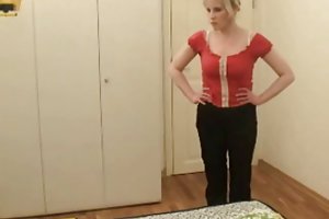 Jente med musefletter suger