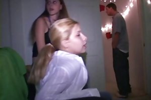 Busty tispe nympho jævla fem menn