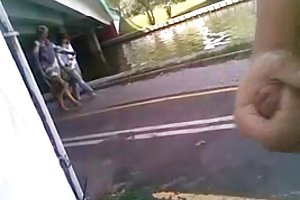 Unge mannen slikker fitte tisper og fucks dem i en trekant