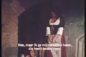 Skjøre brunette suger kuk og fyren har pisket kreft