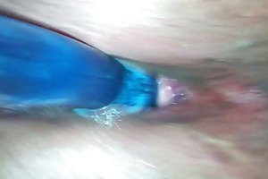 Rik guy fucks en ung kjæreste og cums på en gave